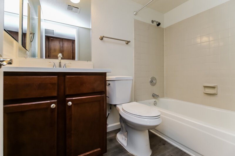 2,195/Mo, 3440 E Southern Ave Unit 1011 Mesa, AZ 85204 Main Bathroom View