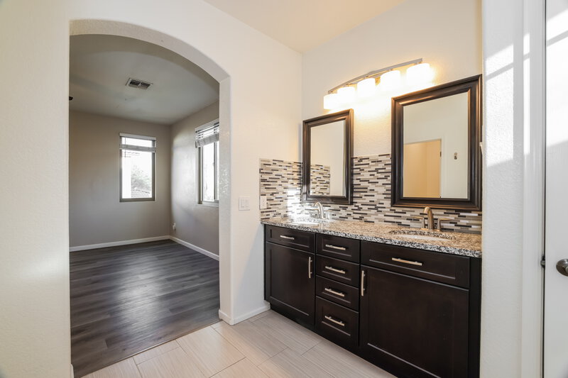 2,495/Mo, 3638 E Flamingo Way Gilbert, AZ 85297 Main Bathroom View 2