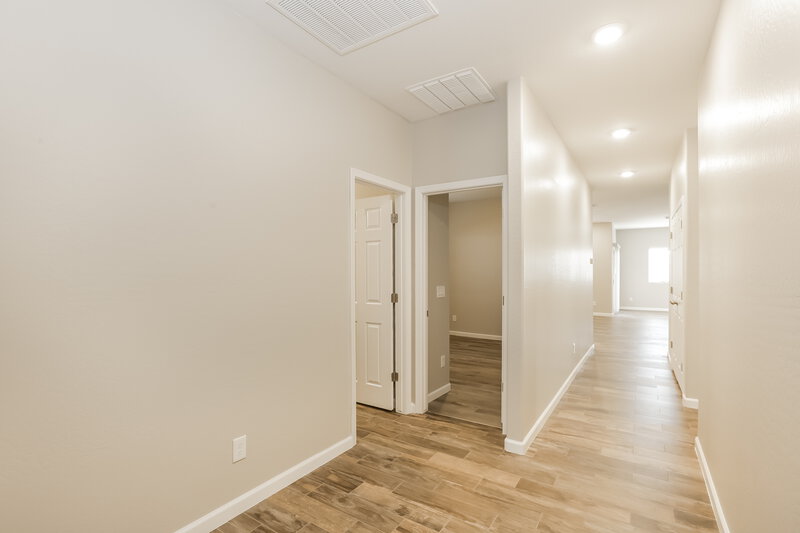 2,085/Mo, 4076 W Ardmore Rd Laveen, AZ 85339 Foyer View