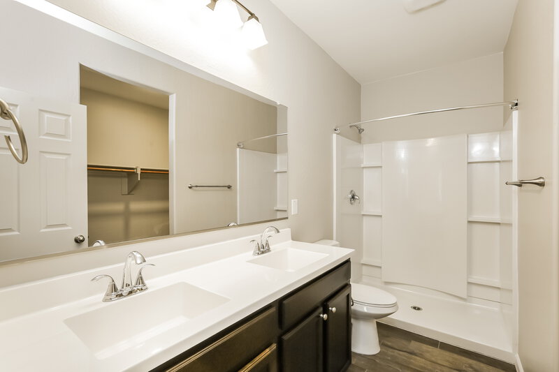 2,085/Mo, 4076 W Ardmore Rd Laveen, AZ 85339 Main Bathroom View