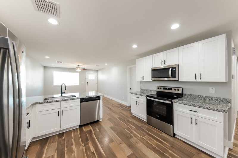 1,885/Mo, 4653 S 38th Glen Phoenix, AZ 85041 Kitchen View 2