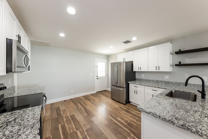 1,885/Mo, 4653 S 38th Glen Phoenix, AZ 85041 Kitchen View 3