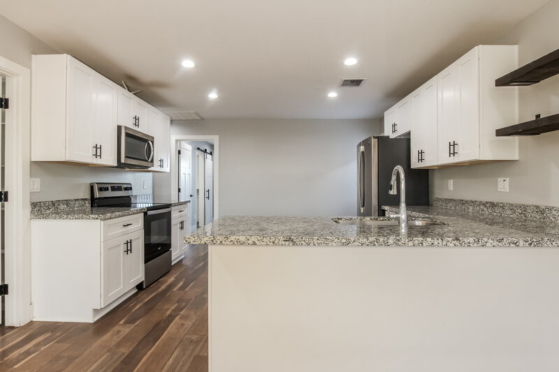 1,850/Mo, 3862 W Tamarisk Ave Phoenix, AZ 85041 Kitchen View
