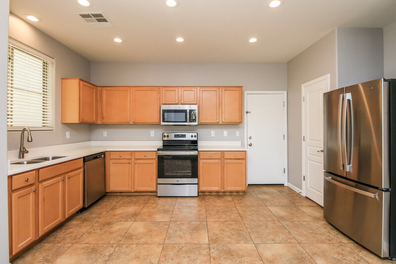 1,890/Mo, 451 S Hawes Rd Unit 71 Mesa, AZ 85208 Kitchen View 3