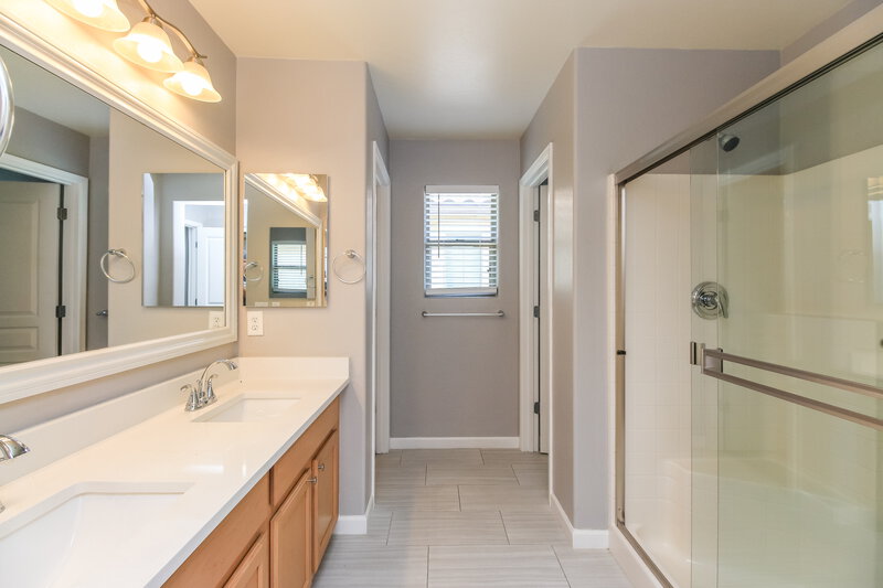 1,890/Mo, 451 S Hawes Rd Unit 71 Mesa, AZ 85208 Main Bathroom View