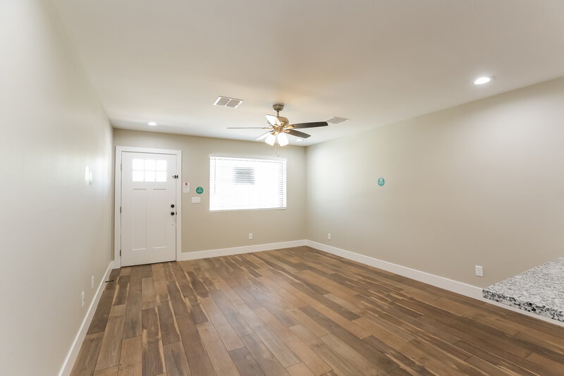 2,025/Mo, 5124 S 23rd Ave Phoenix, AZ 85041 Living Room View