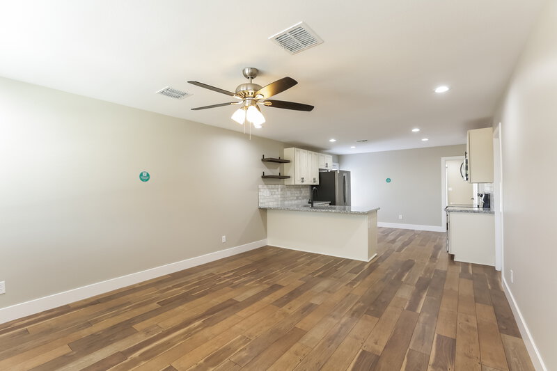 2,025/Mo, 5124 S 23rd Ave Phoenix, AZ 85041 Living Room View 2