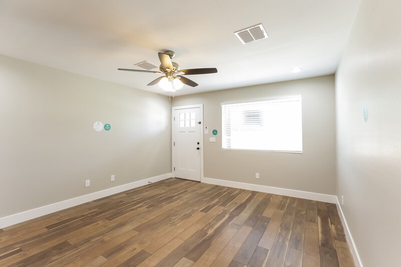 2,025/Mo, 5124 S 23rd Ave Phoenix, AZ 85041 Living Room View 3