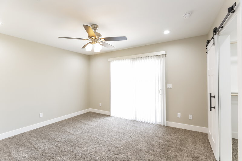 2,025/Mo, 5124 S 23rd Ave Phoenix, AZ 85041 Main Bedroom View