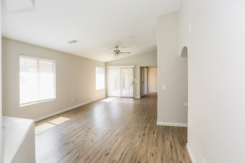 2,050/Mo, 7223 W Winslow Ave Phoenix, AZ 85043 Living Room View 3