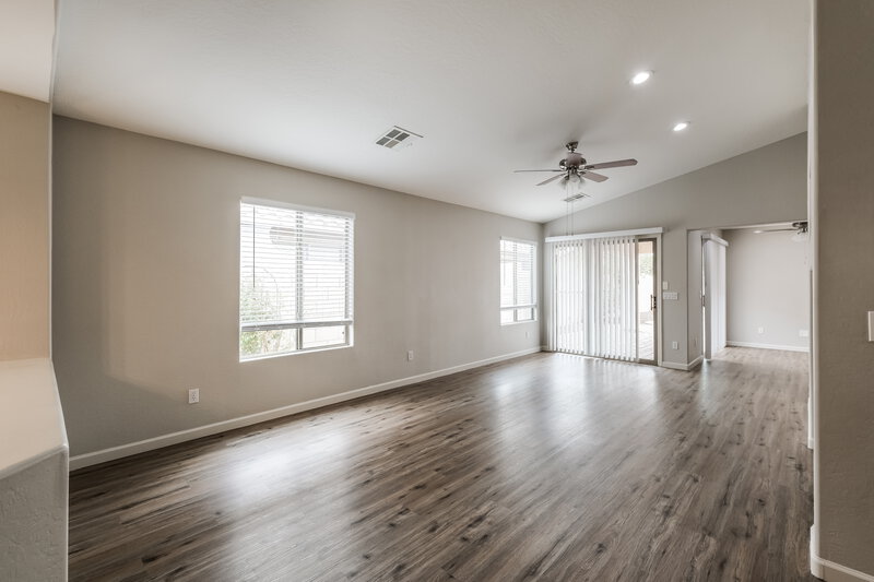 1,940/Mo, 7223 W Winslow Ave Phoenix, AZ 85043 Living Room View 2
