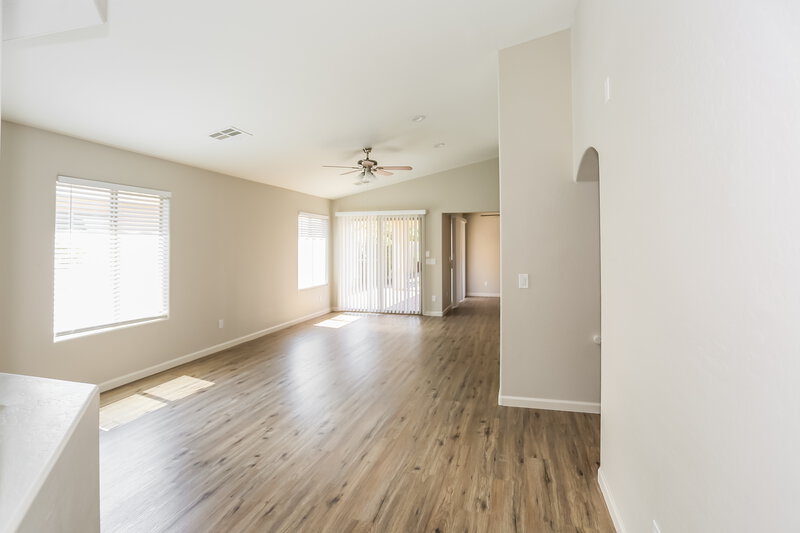 2,050/Mo, 7223 W Winslow Ave Phoenix, AZ 85043 Living Room View 4