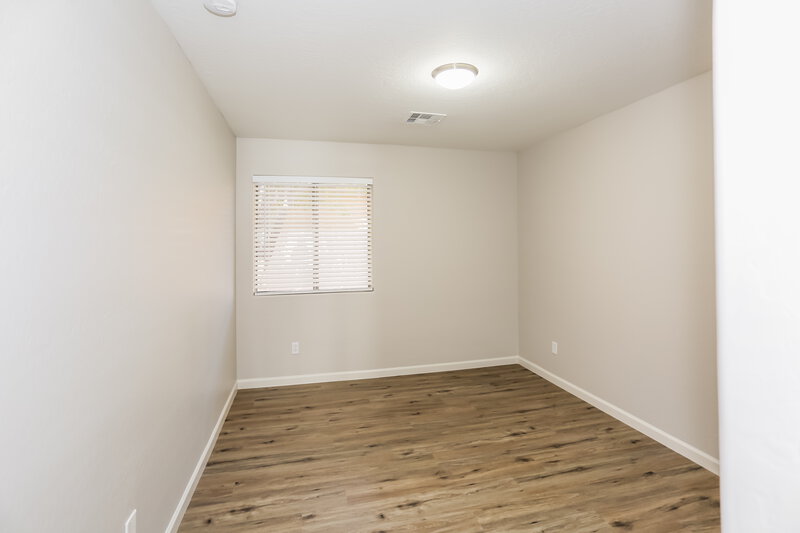2,050/Mo, 7223 W Winslow Ave Phoenix, AZ 85043 Bedroom View