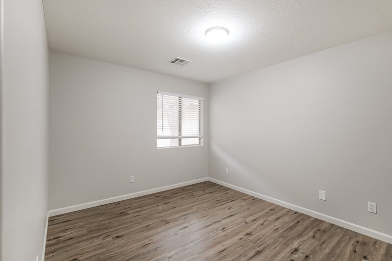 1,940/Mo, 7223 W Winslow Ave Phoenix, AZ 85043 Bedroom View 2