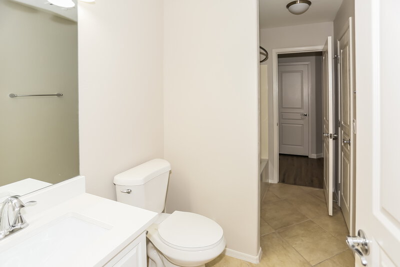 2,050/Mo, 7223 W Winslow Ave Phoenix, AZ 85043 Bathroom View