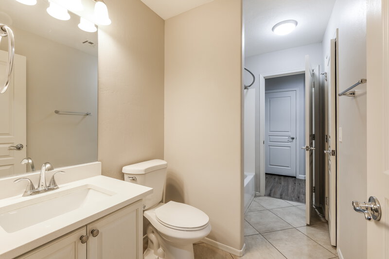1,940/Mo, 7223 W Winslow Ave Phoenix, AZ 85043 Bathroom View