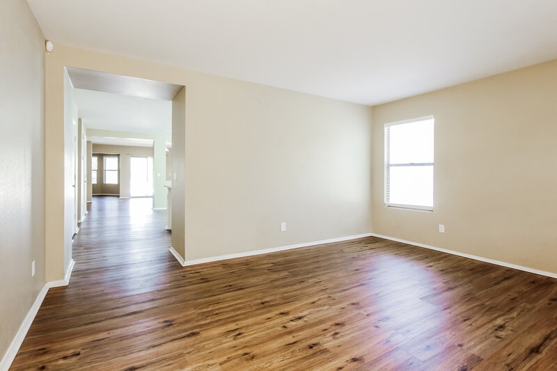 1,925/Mo, 3128 W Alta Vista Rd Phoenix, AZ 85041 Living Room View