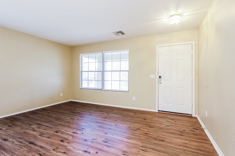 1,925/Mo, 3128 W Alta Vista Rd Phoenix, AZ 85041 Living Room View 2