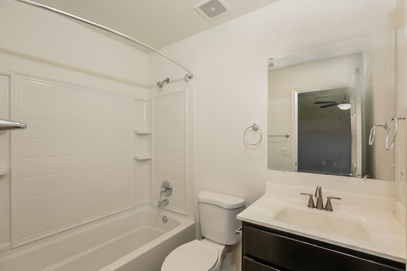 2,115/Mo, 11818 W Larkspur Dr El Mirage, AZ 85335 Bathroom View