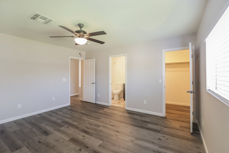 2,115/Mo, 11818 W Larkspur Dr El Mirage, AZ 85335 Main Bathroom View