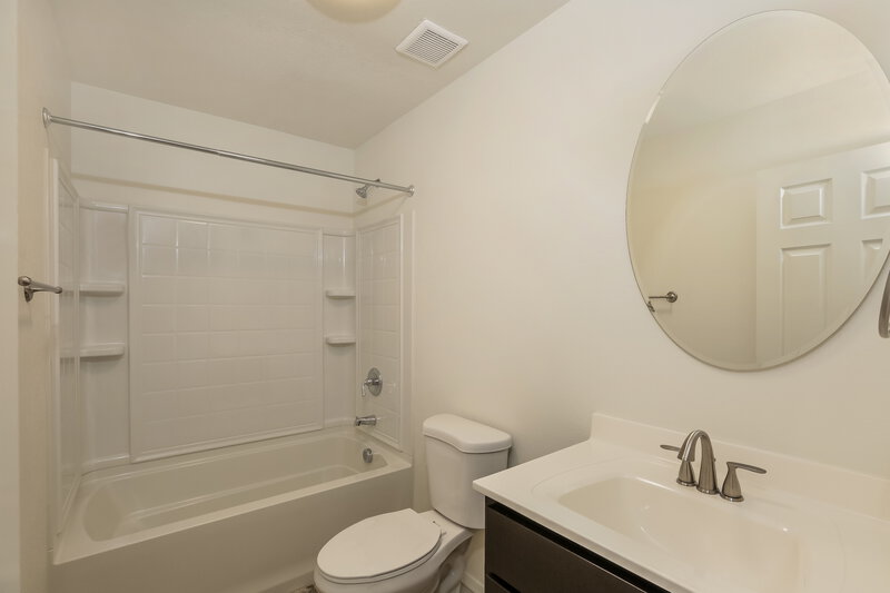 2,115/Mo, 11818 W Larkspur Dr El Mirage, AZ 85335 Main Bathroom View 2