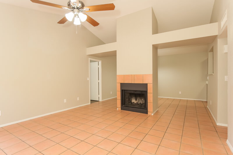 1,860/Mo, 11942 N 73rd Ave Peoria, AZ 85345 Living Room View