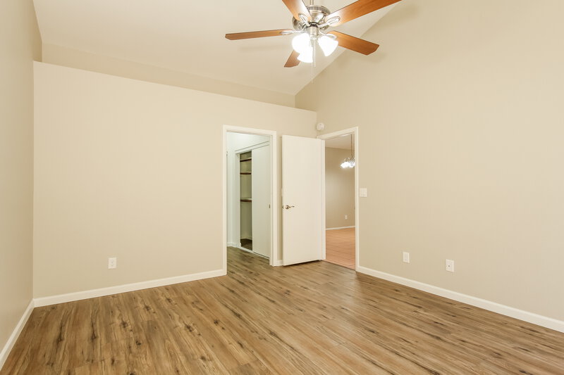 1,860/Mo, 11942 N 73rd Ave Peoria, AZ 85345 Main Bedroom View 2