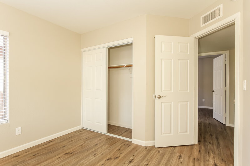 1,860/Mo, 11942 N 73rd Ave Peoria, AZ 85345 Bedroom View 3