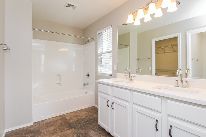 1,940/Mo, 10110 E Isleta Ave Mesa, AZ 85209 Main Bedroom View 3