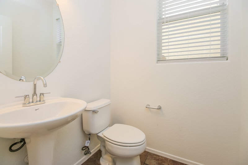 1,940/Mo, 10110 E Isleta Ave Mesa, AZ 85209 Bathroom View 2
