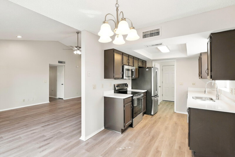 1,905/Mo, 8602 W Ruth Ave Peoria, AZ 85345 Kitchen View 2