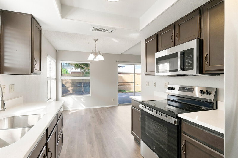 1,905/Mo, 8602 W Ruth Ave Peoria, AZ 85345 Kitchen View 3