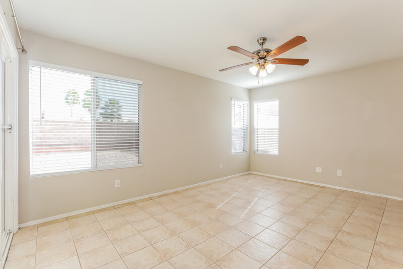 2,175/Mo, 633 S Balboa Mesa, AZ 85206 Family Room View