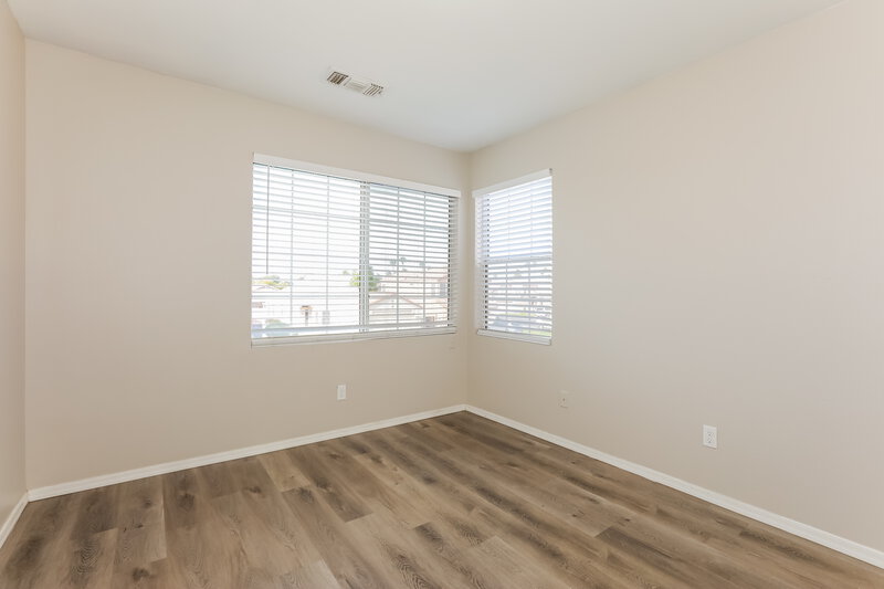 2,175/Mo, 633 S Balboa Mesa, AZ 85206 Bedroom View 2