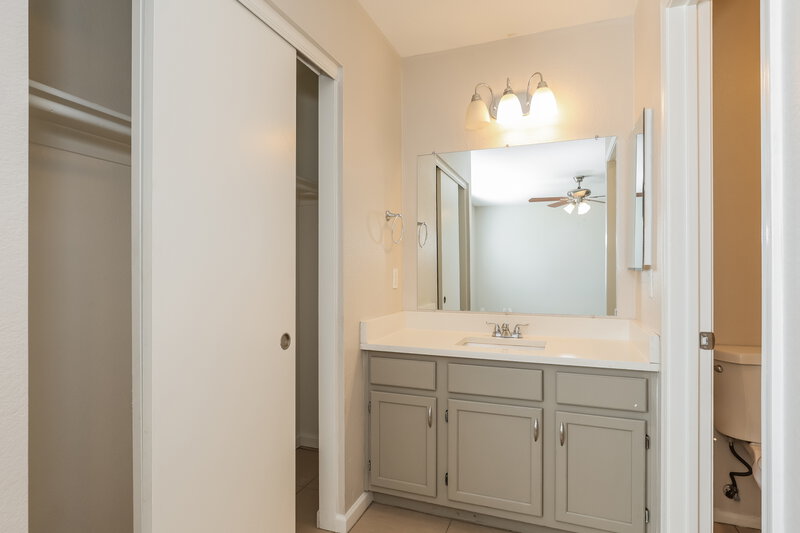 2,305/Mo, 5033 E Covina St Mesa, AZ 85205 Main Bathroom View