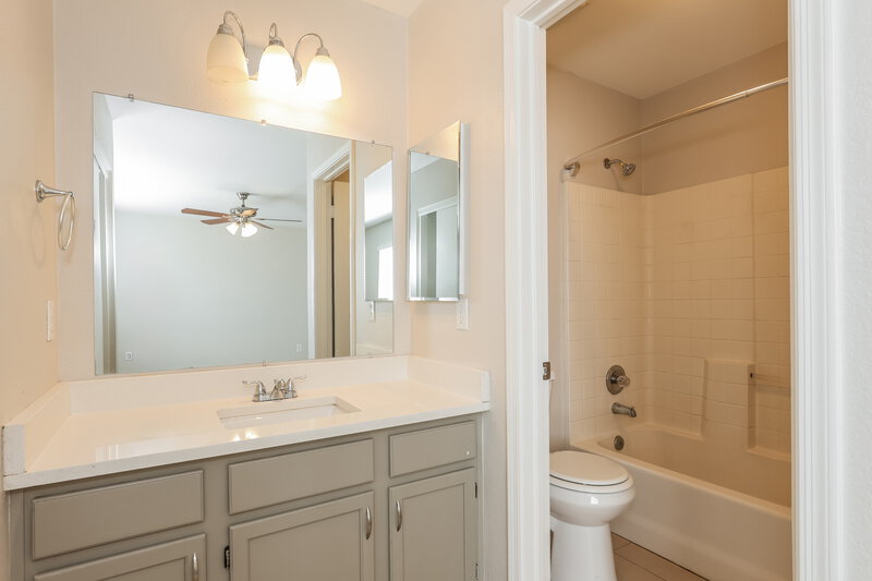 2,305/Mo, 5033 E Covina St Mesa, AZ 85205 Main Bathroom View 2