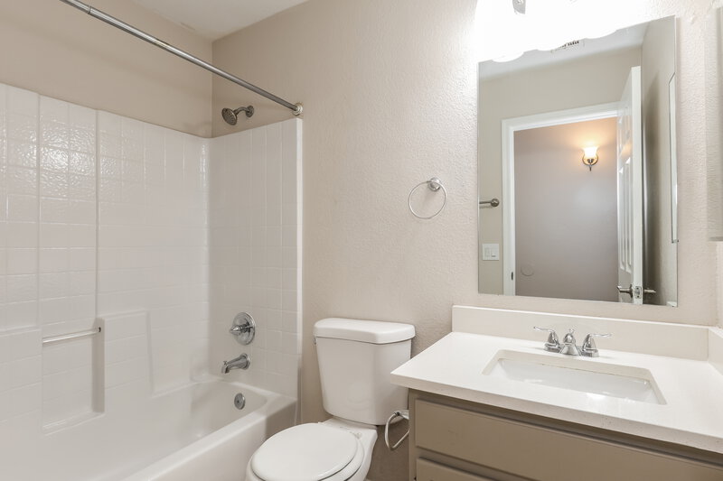 2,305/Mo, 5033 E Covina St Mesa, AZ 85205 Bathroom View