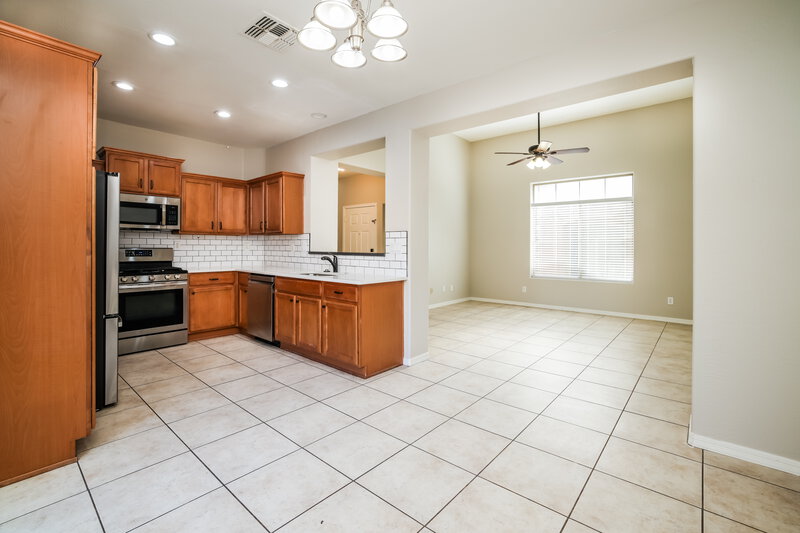 1,905/Mo, 3707 W Thalia Ct Phoenix, AZ 85086 Dining Room View