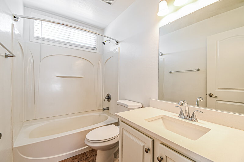 2,135/Mo, 1296 S Owl Dr Gilbert, AZ 85296 Main Bathroom View