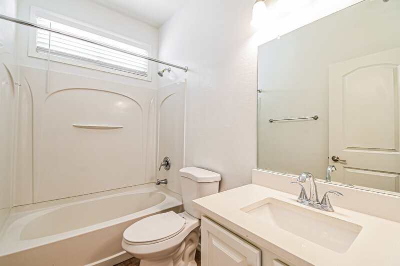 2,135/Mo, 1296 S Owl Dr Gilbert, AZ 85296 Bathroom View 2