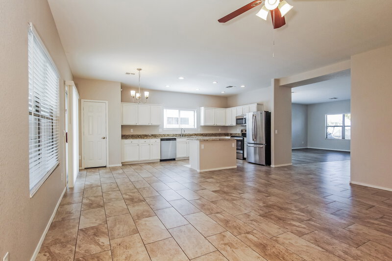 2,515/Mo, 3134 W Cavedale Dr Phoenix, AZ 85083 Living Room View 3
