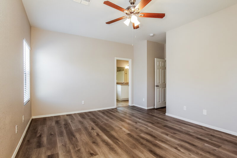 2,515/Mo, 3134 W Cavedale Dr Phoenix, AZ 85083 Main Bedroom View 2