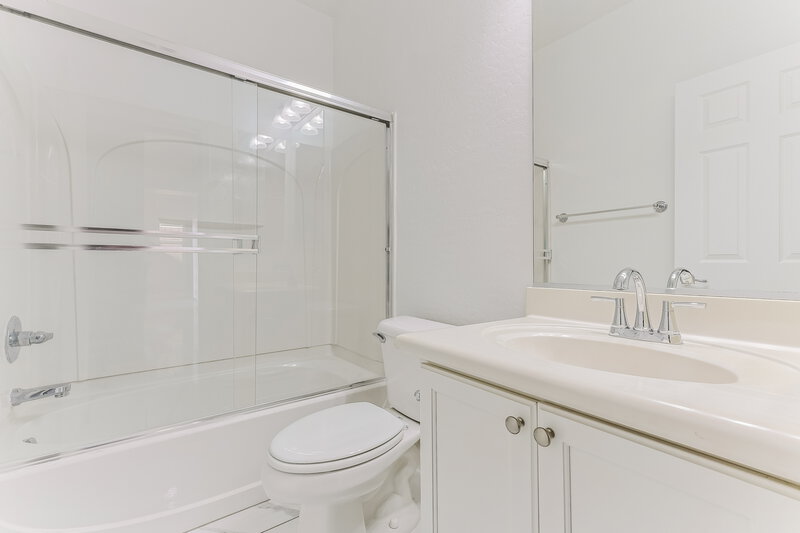 2,360/Mo, 4672 E Laurel Ave Gilbert, AZ 85234 Main Bathroom View