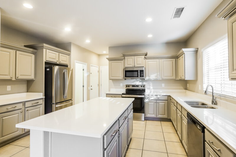 1,950/Mo, 8411 W Lewis Ave, Unit #137 Phoenix, AZ 85037 Kitchen View 2