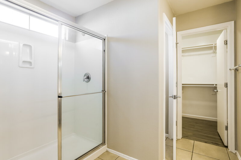 1,950/Mo, 8411 W Lewis Ave, Unit #137 Phoenix, AZ 85037 Main Bathroom View
