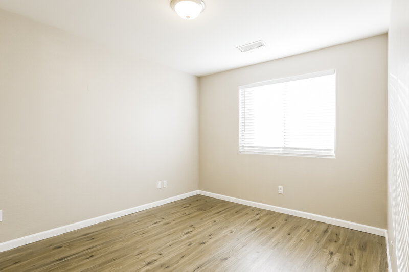 1,950/Mo, 8411 W Lewis Ave, Unit #137 Phoenix, AZ 85037 Bedroom View 2
