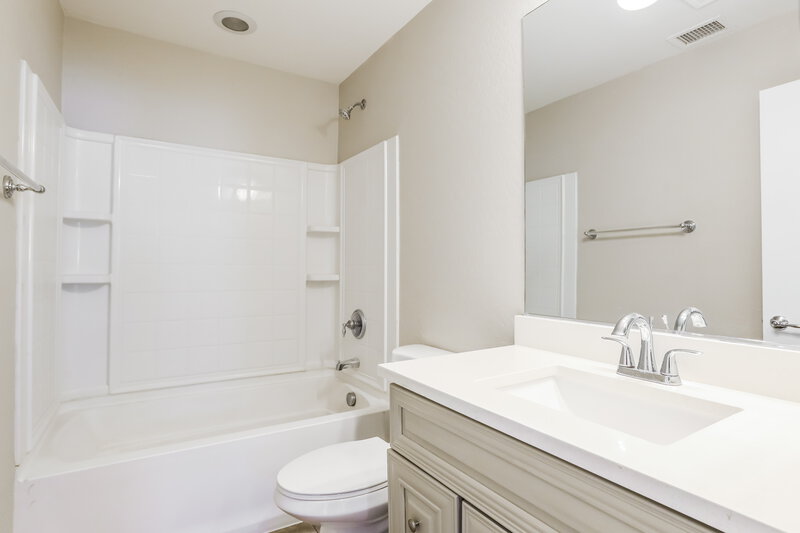 1,950/Mo, 8411 W Lewis Ave, Unit #137 Phoenix, AZ 85037 Bathroom View