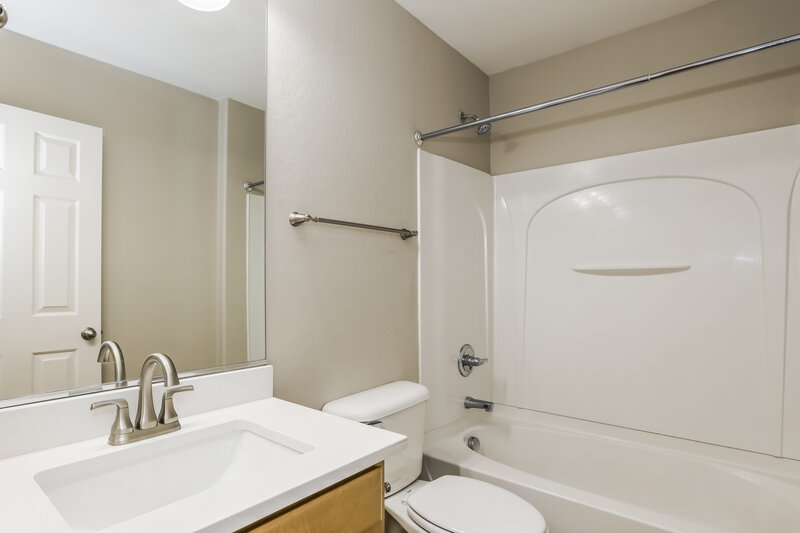 2,025/Mo, 407 N Ranger Ct Gilbert, AZ 85234 Bathroom View