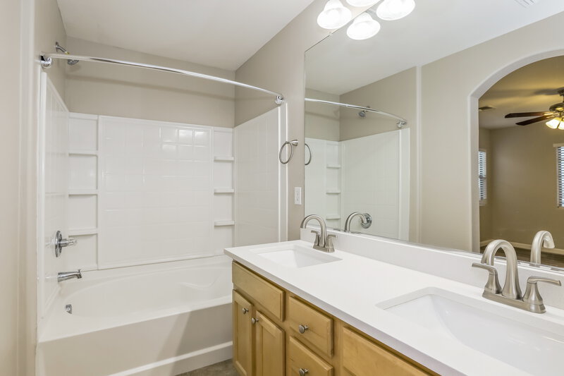 2,025/Mo, 407 N Ranger Ct Gilbert, AZ 85234 Bathroom View 2
