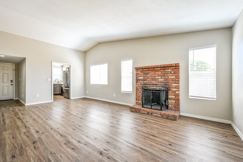 2,115/Mo, 4725 W Wescott Dr Glendale, AZ 85308 Living Room View 2